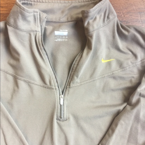 NIKE Dri-Fit Half Zip Jacket - Picture 2 of 4